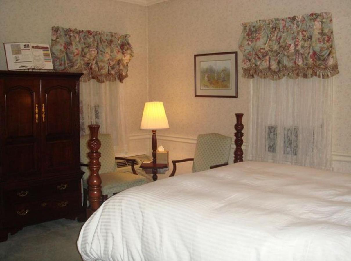 | Bird-in-Hand Village Inn & Suites