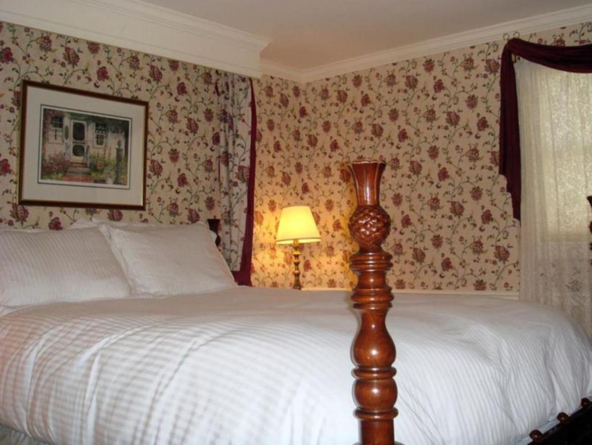 | Bird-in-Hand Village Inn & Suites