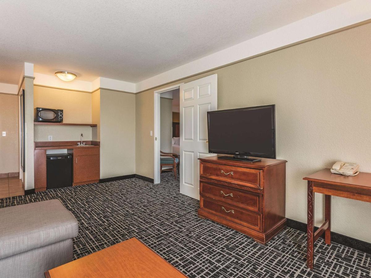 Deluxe Suite with Mobility/Hearing Impaired Access at La Quinta Inn & Suites by Wyndham Deming