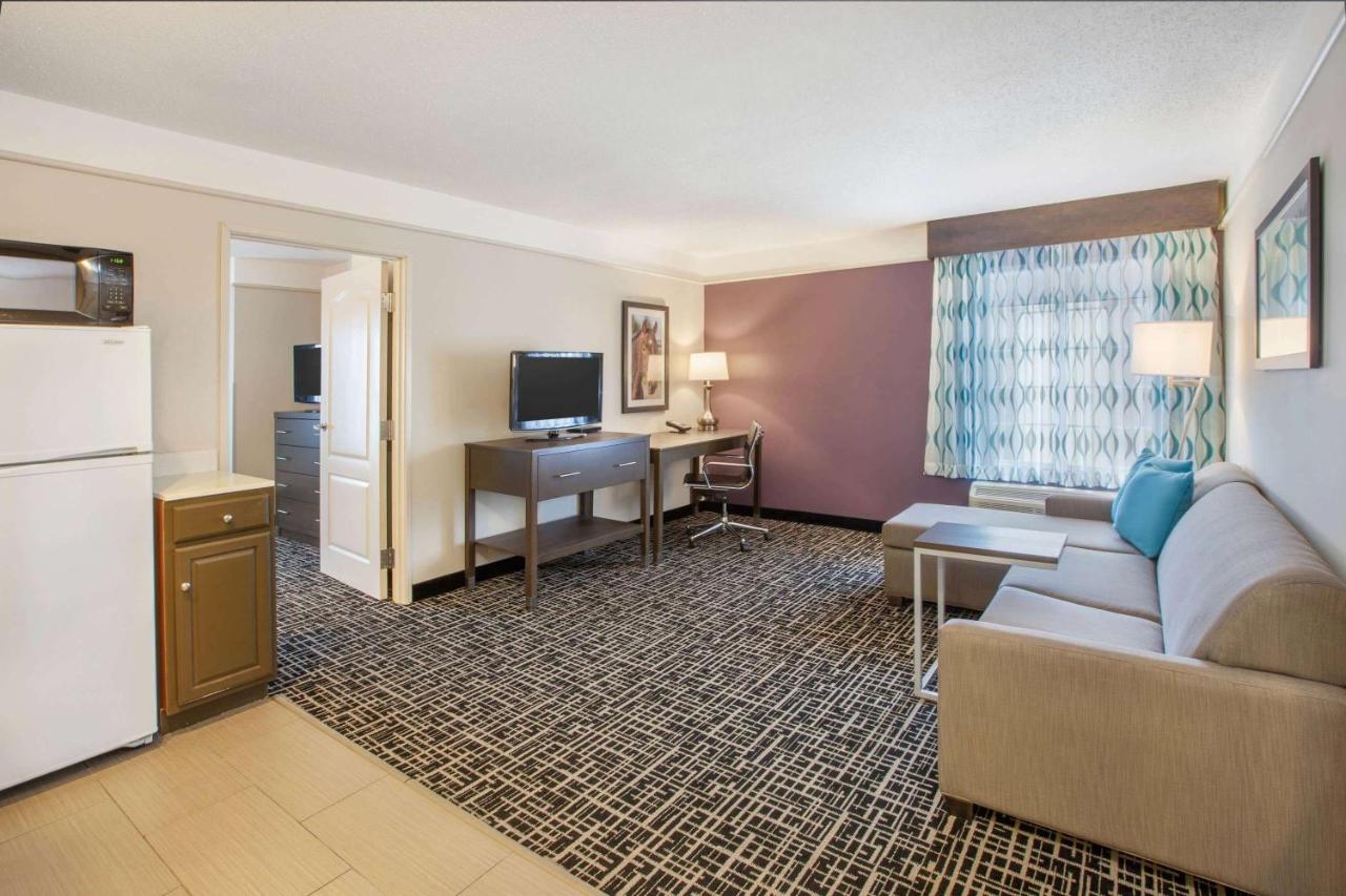 King Suite - Non-Smoking at La Quinta Inn & Suites by Wyndham Cincinnati Airpt Florence