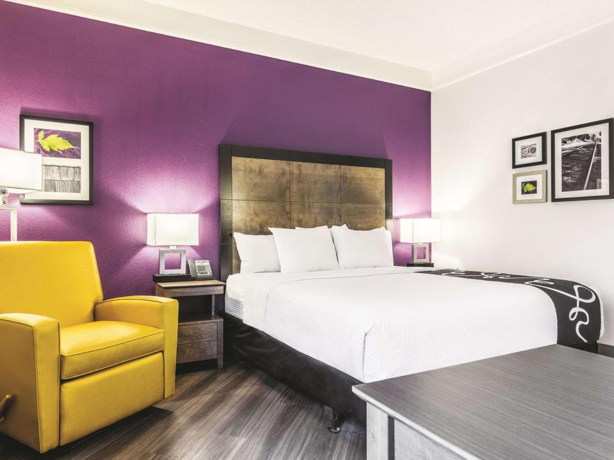 King Room - Disability Access at La Quinta Inn & Suites by Wyndham Shreveport Airport
