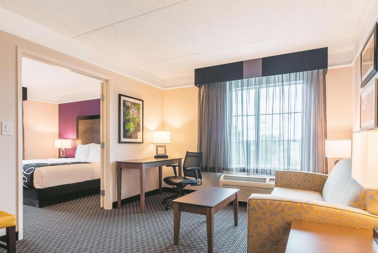Deluxe King Suite at La Quinta Inn & Suites by Wyndham Shreveport Airport