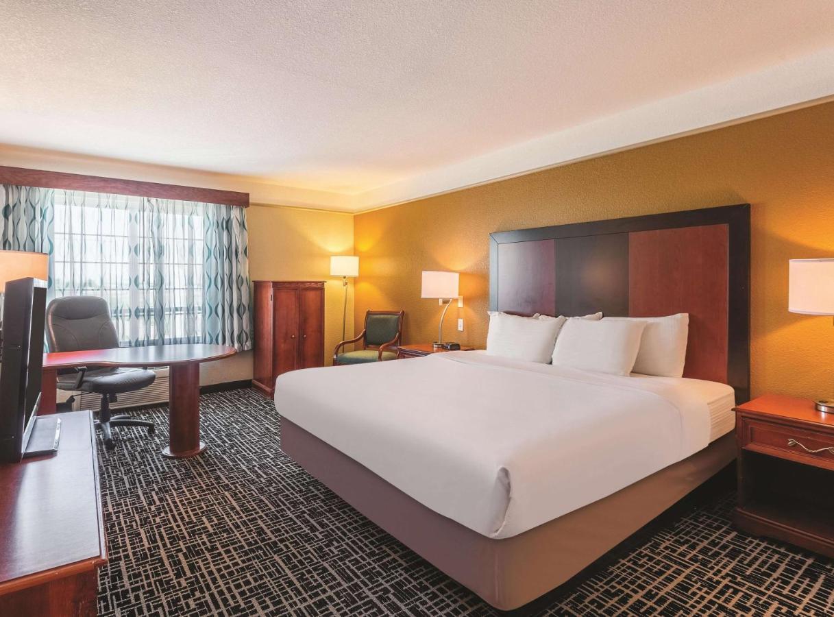 Deluxe King Room at La Quinta Inn & Suites by Wyndham Deming