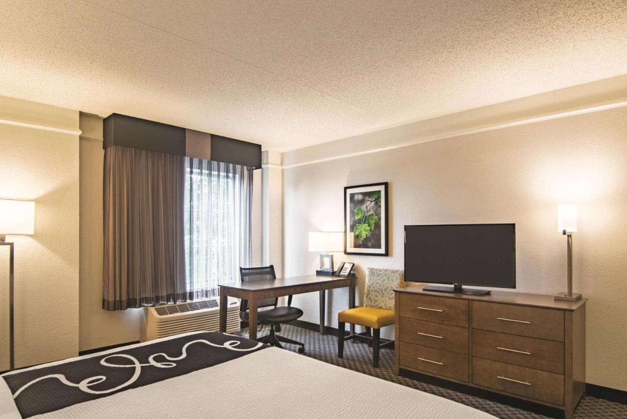 Deluxe King Room at La Quinta Inn & Suites by Wyndham Oklahoma City Norman