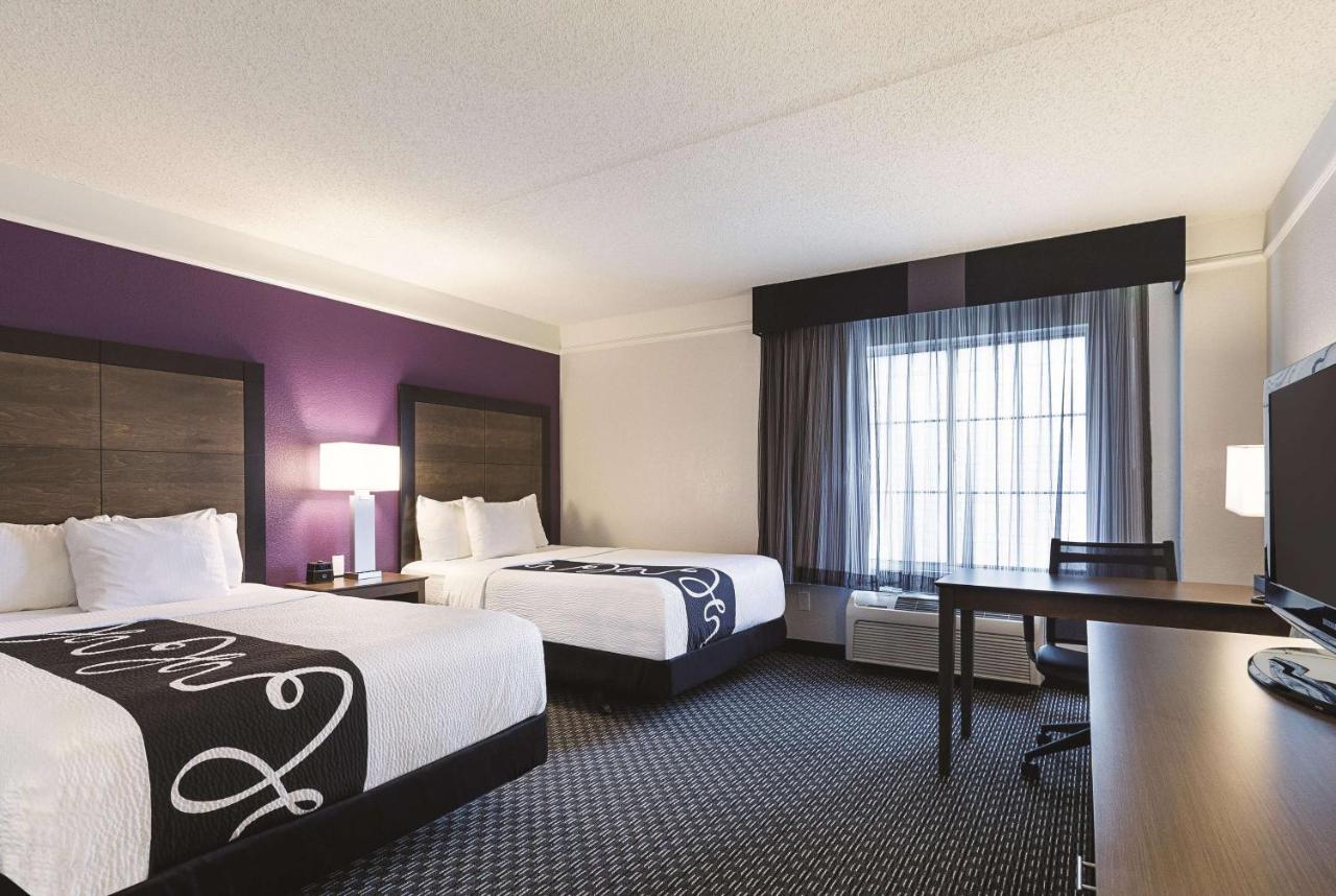 Double Room with Two Double Beds and Bath Tub - Mobility Accessible/Non-Smoking at La Quinta Inn & Suites by Wyndham Dallas Plano West