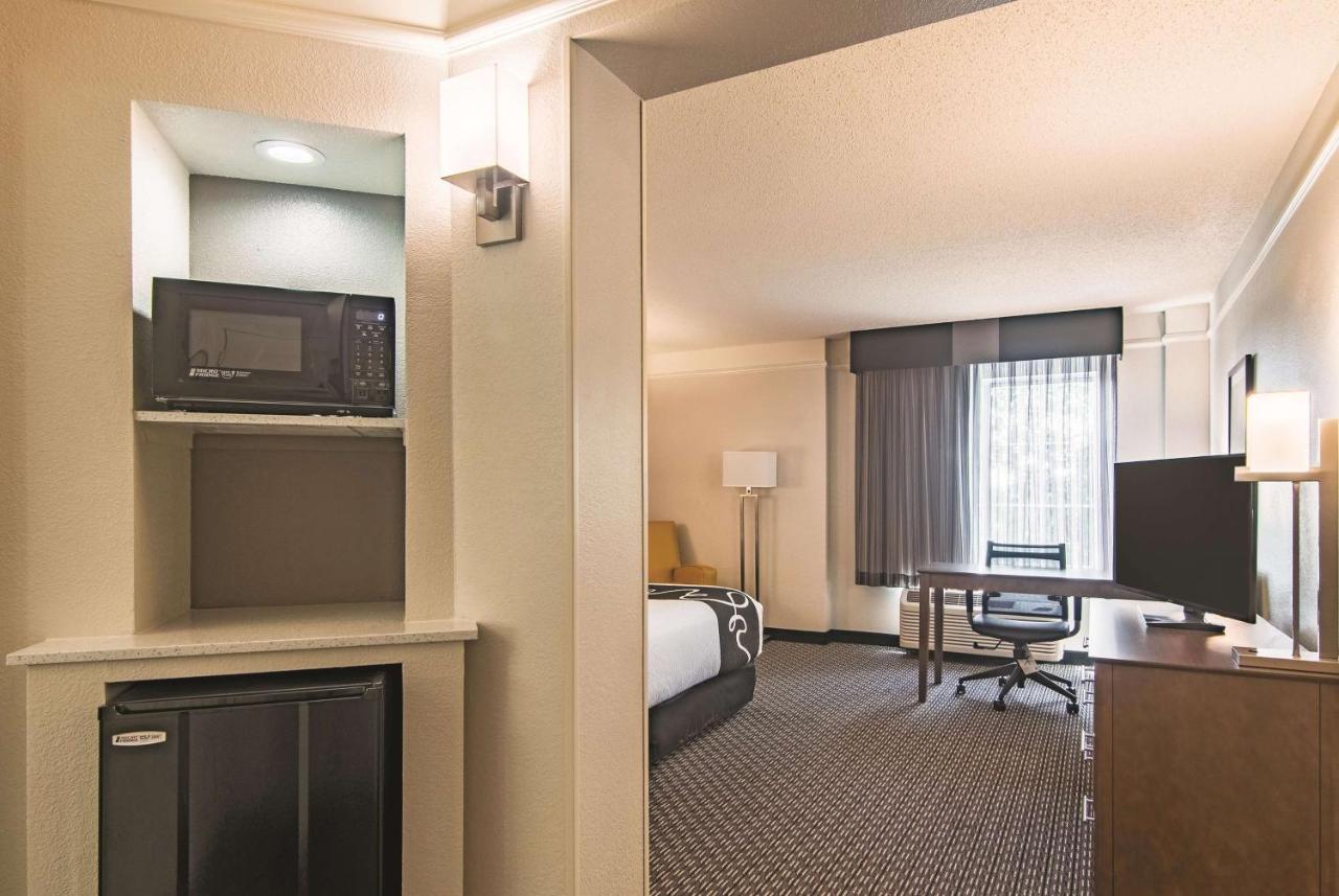 Deluxe King Room at La Quinta Inn & Suites by Wyndham Oklahoma City Norman