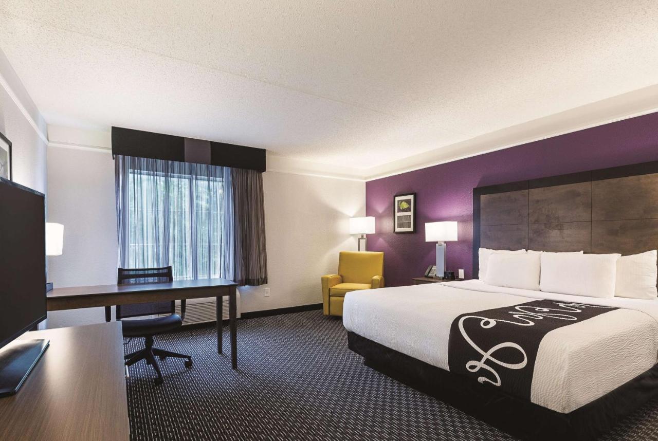 King Room at La Quinta Inn & Suites by Wyndham Dallas Plano West