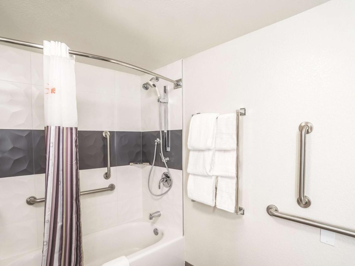 King Room - Disability Access at La Quinta Inn & Suites by Wyndham Phoenix Chandler