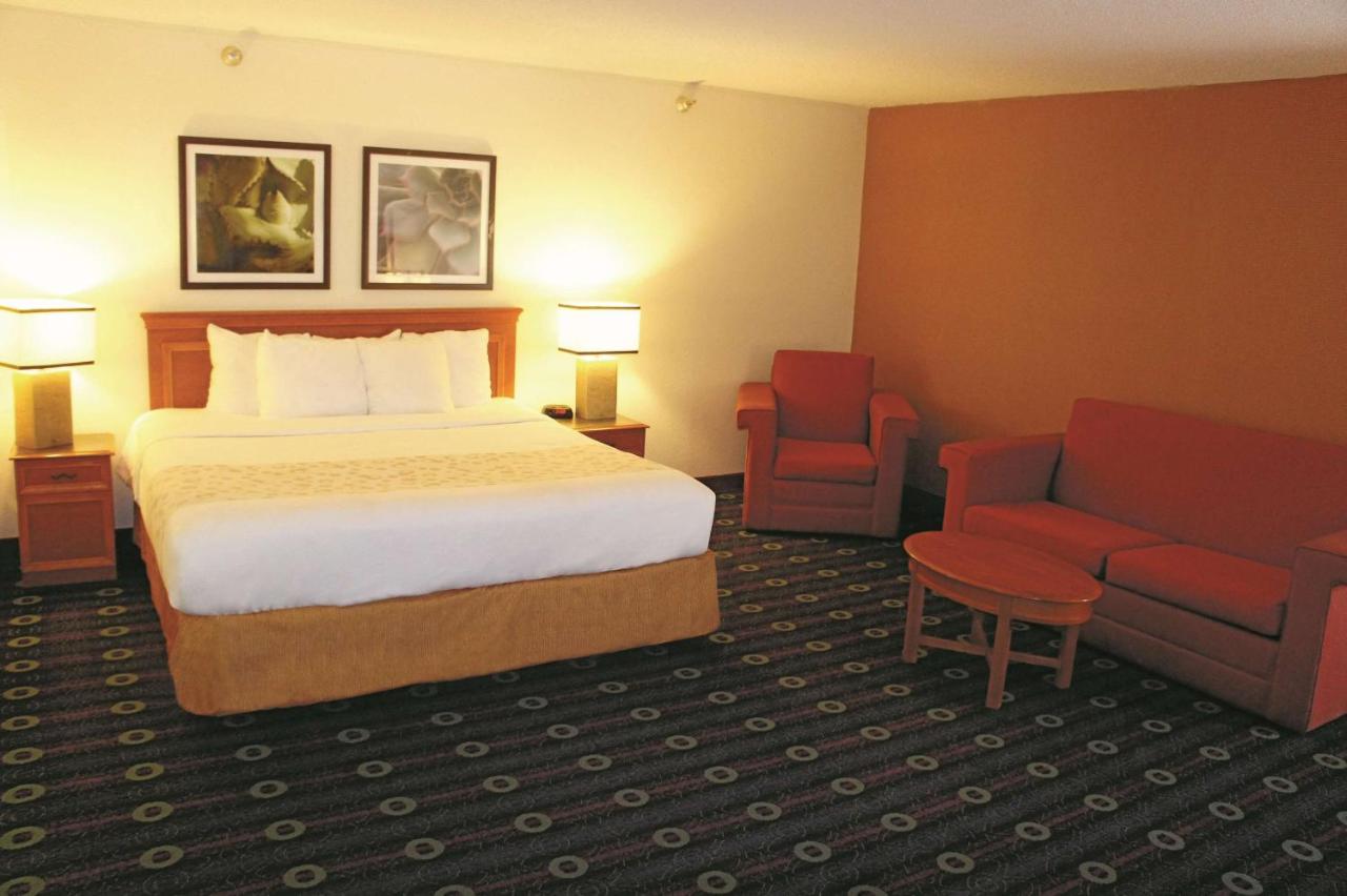 Deluxe King Suite - Non-Smoking at La Quinta Inn by Wyndham Kansas City North