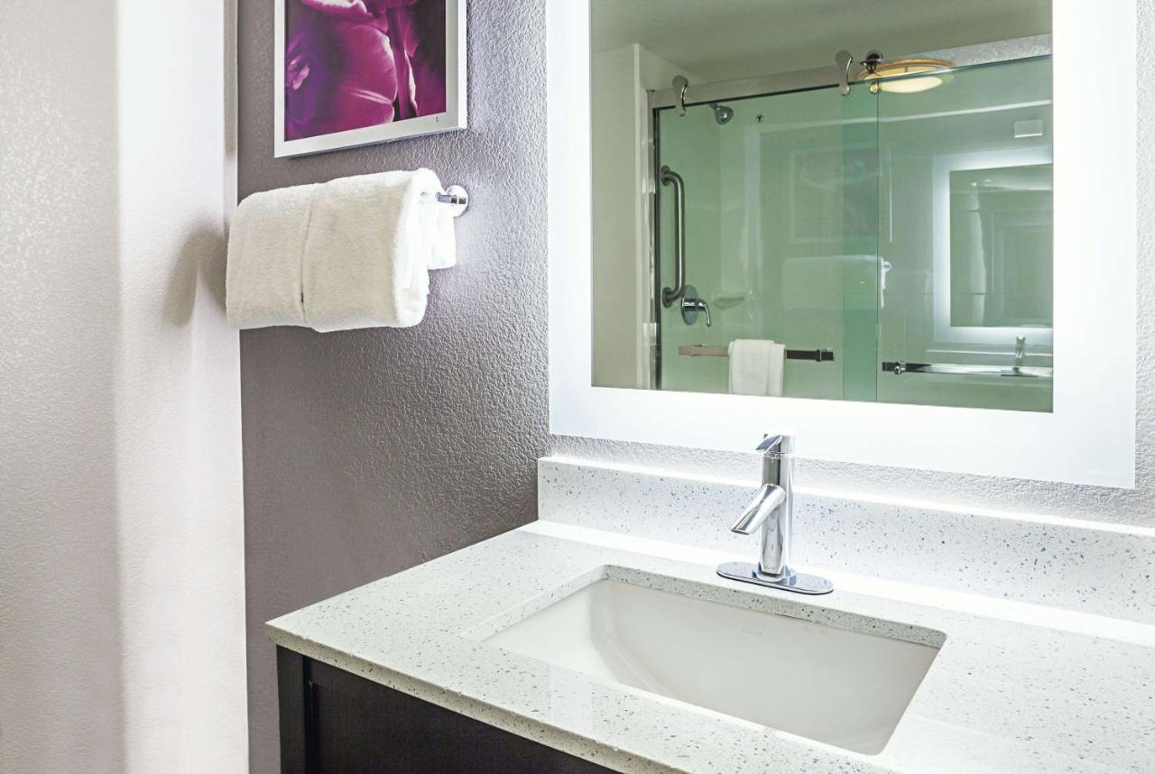 King Room with Sofa Bed at La Quinta Inn & Suites by Wyndham Rancho Cordova Sacramento