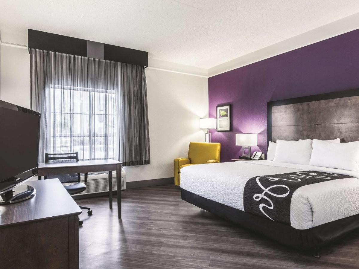 King Room - Disability Access at La Quinta Inn & Suites by Wyndham Shreveport Airport
