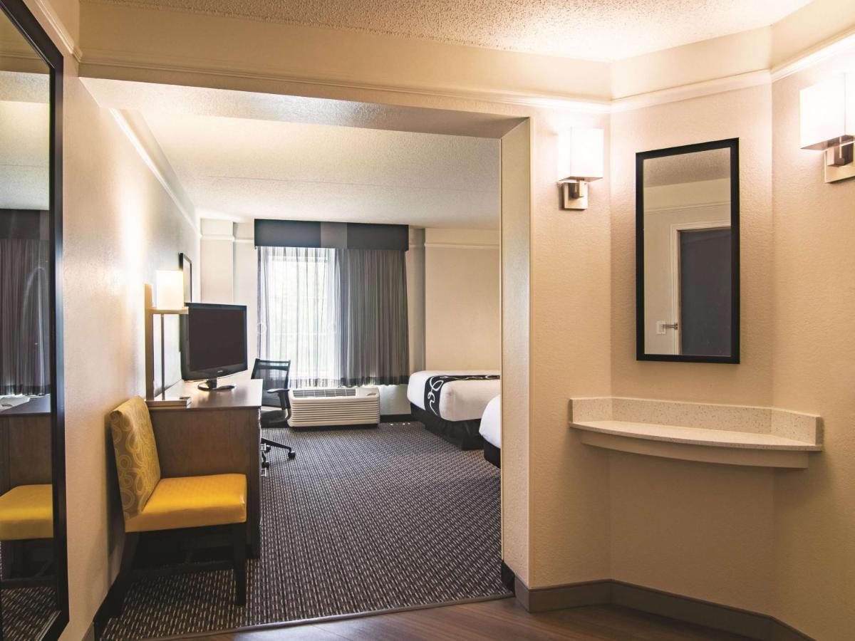 Double Room with Two Double Beds and Courtyard View - Mobility and Hearing Impaired Access/Non-Smoki at La Quinta Inn & Suites by Wyndham Oklahoma City Norman