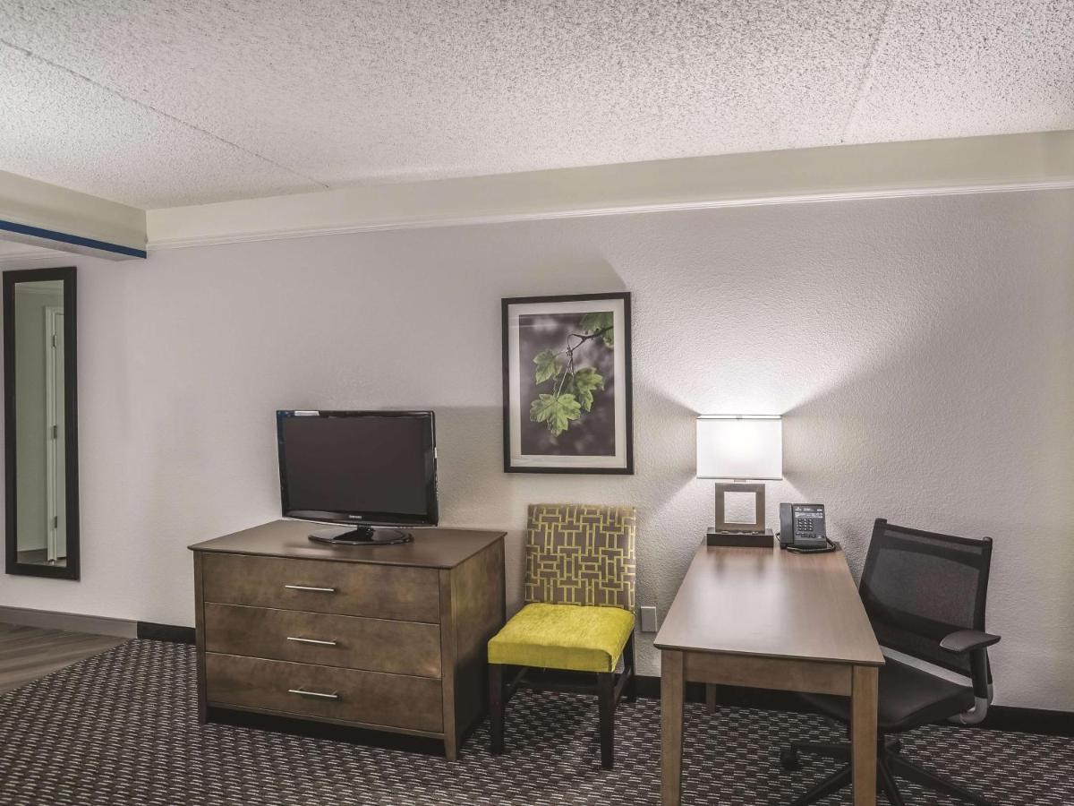 Executive King Room at La Quinta Inn & Suites by Wyndham Phoenix Chandler