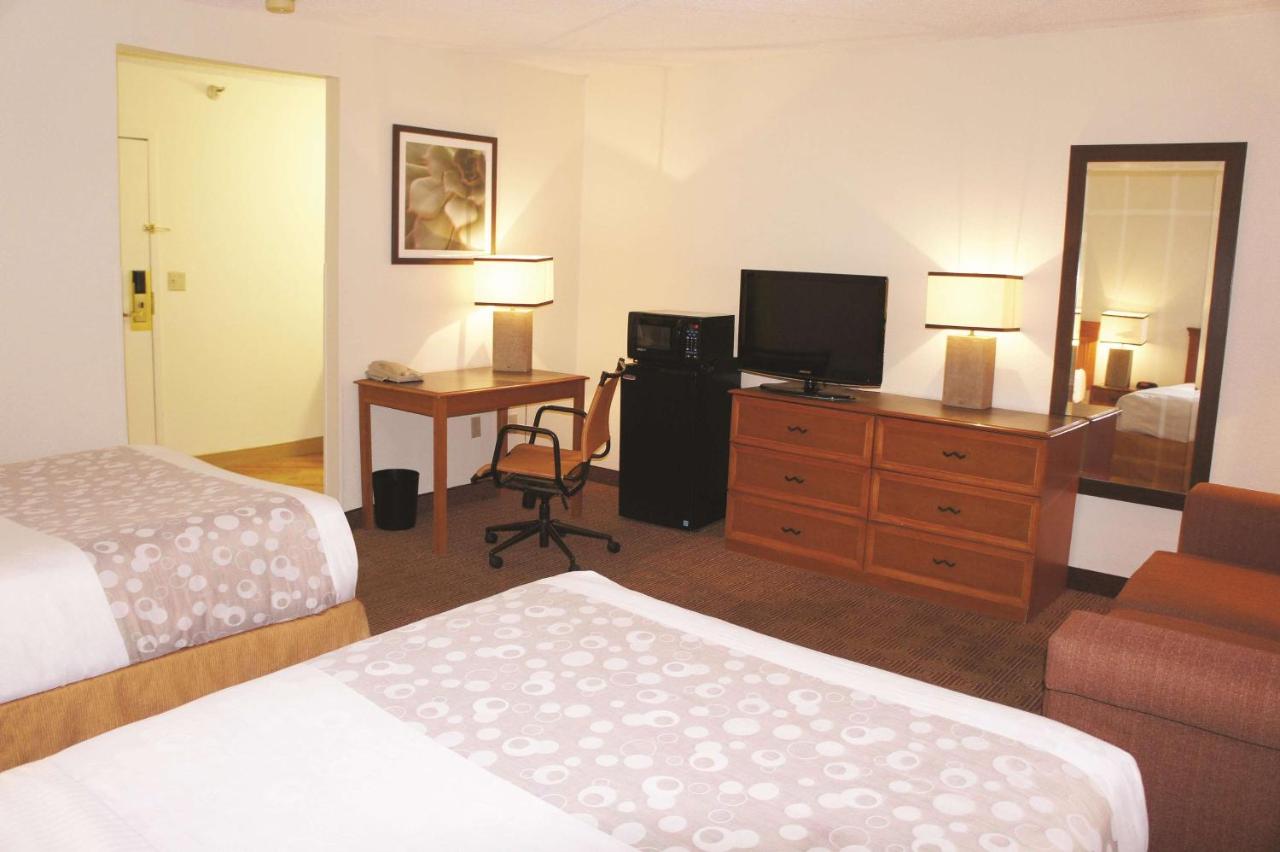 Deluxe Family Suite - Non-Smoking at La Quinta Inn by Wyndham Kansas City North