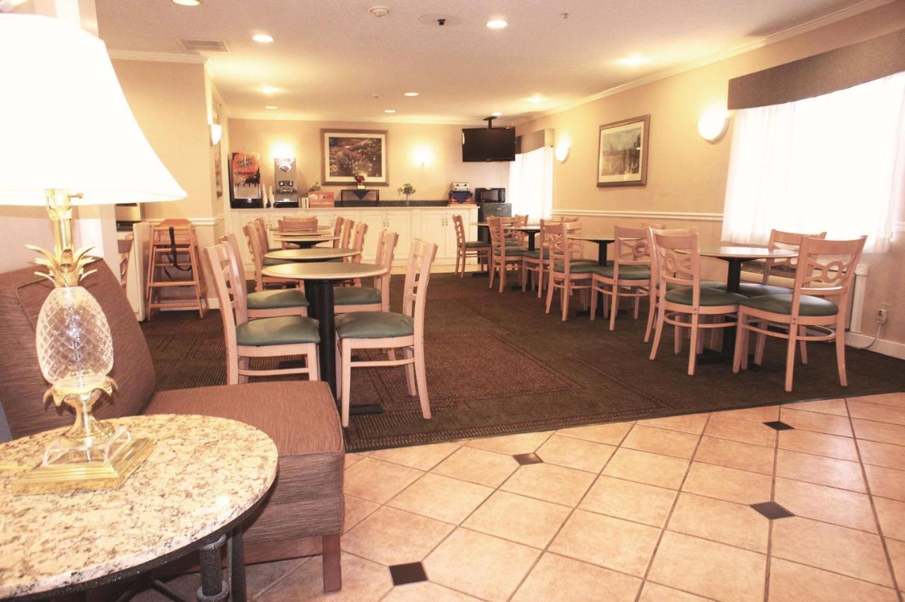 | La Quinta Inn by Wyndham Detroit Canton