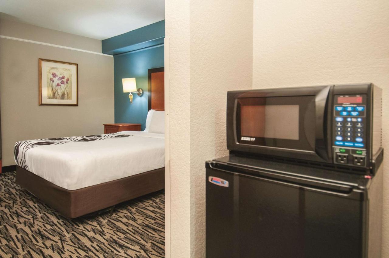1 Double Bed, Mobility/Hearing Accessible Room, Roll-In Shower, Non-Smoking at La Quinta Inn by Wyndham San Antonio Brooks City Base