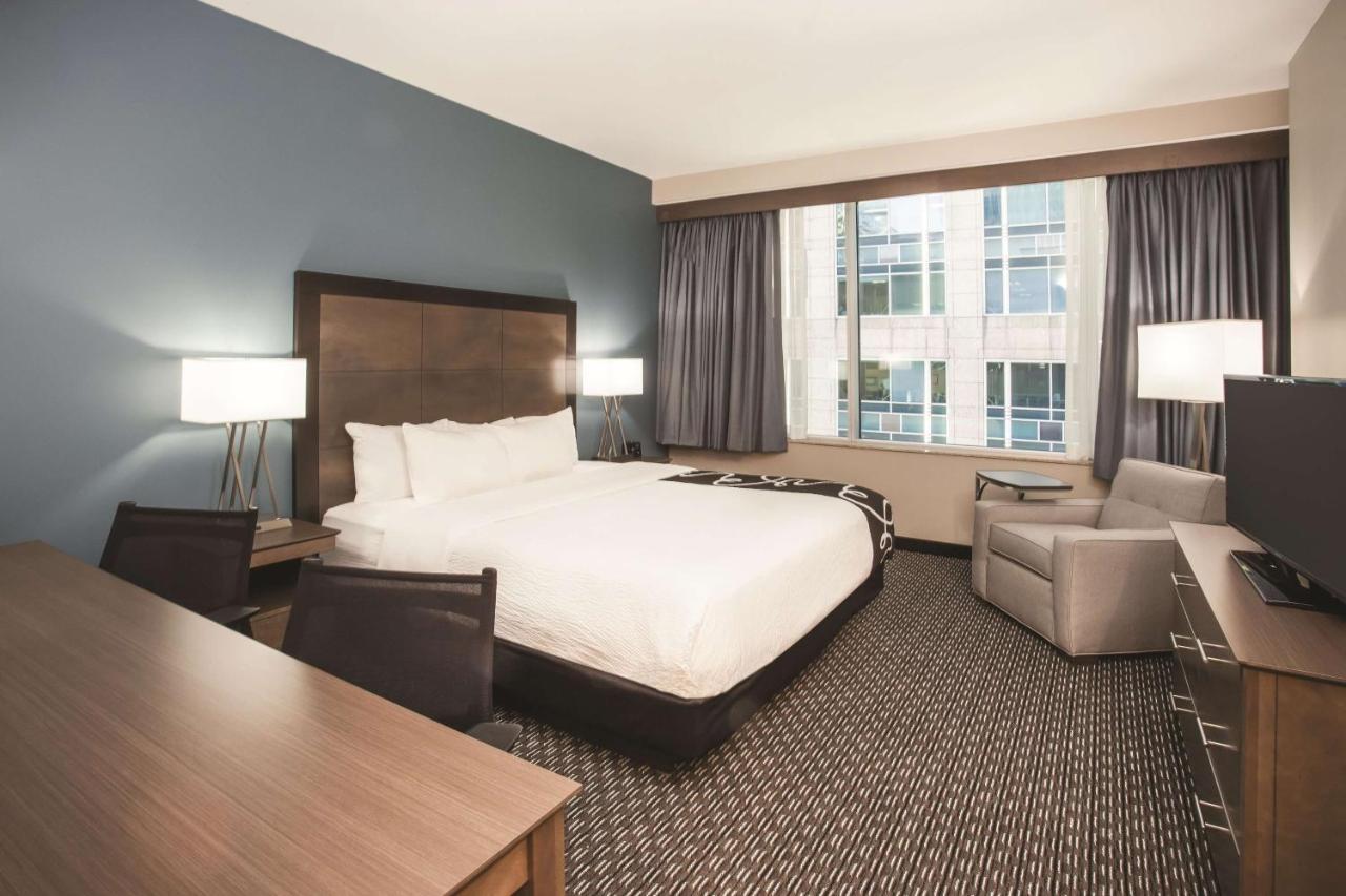 Deluxe King Room with Sofa Bed at La Quinta Inn & Suites by Wyndham Chicago Downtown