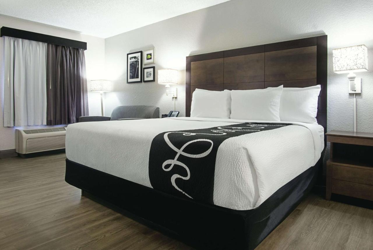 Deluxe King Room - Non-Smoking at La Quinta Inn by Wyndham West Palm Beach - Florida Turnpike