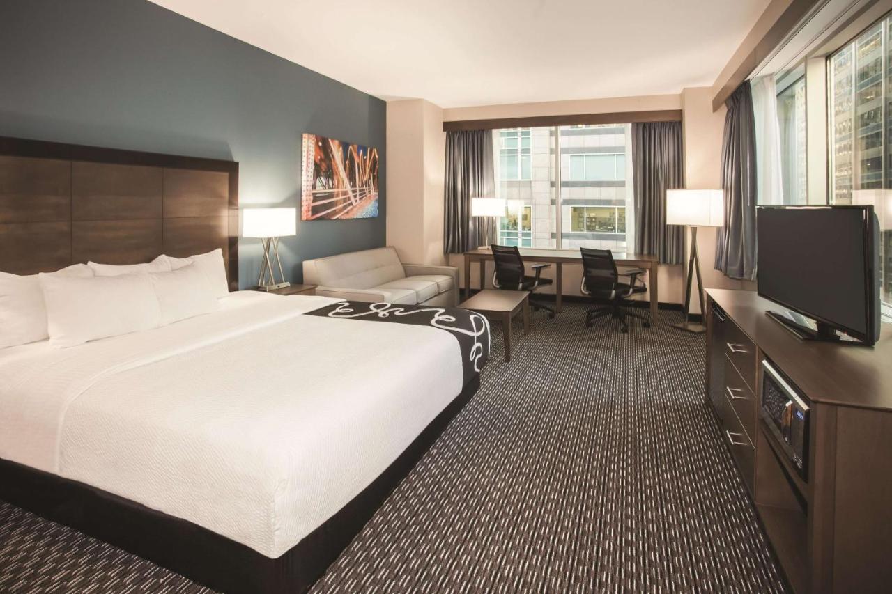 Executive King Room with Sofa Bed at La Quinta Inn & Suites by Wyndham Chicago Downtown