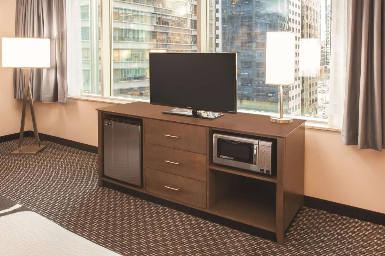 Executive King Room with Sofa Bed at La Quinta Inn & Suites by Wyndham Chicago Downtown