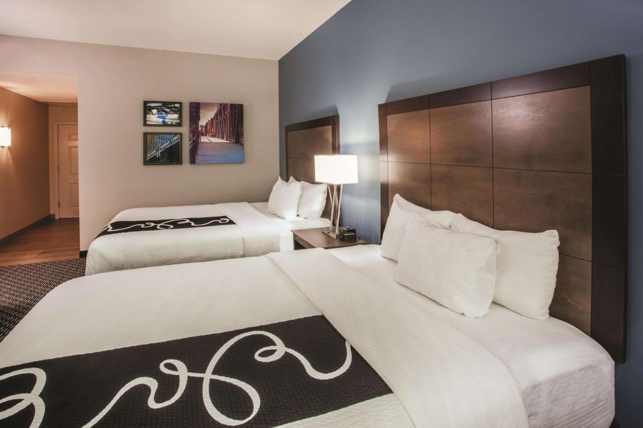 Queen Room with Two Queen Beds and Bath Tub - Mobility Accessible/Non-Smoking at La Quinta Inn & Suites by Wyndham Chicago Downtown