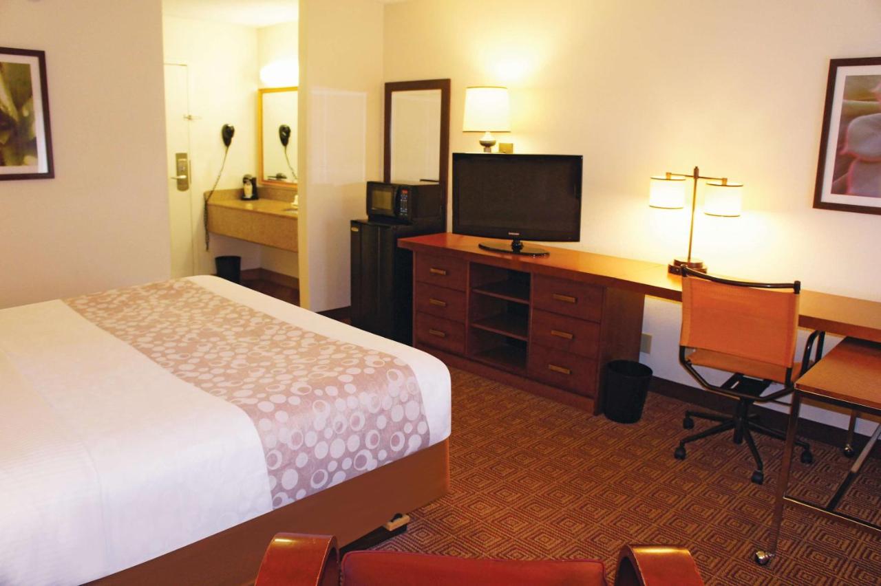 Deluxe King Room at La Quinta Inn by Wyndham Minneapolis Airport Bloomington