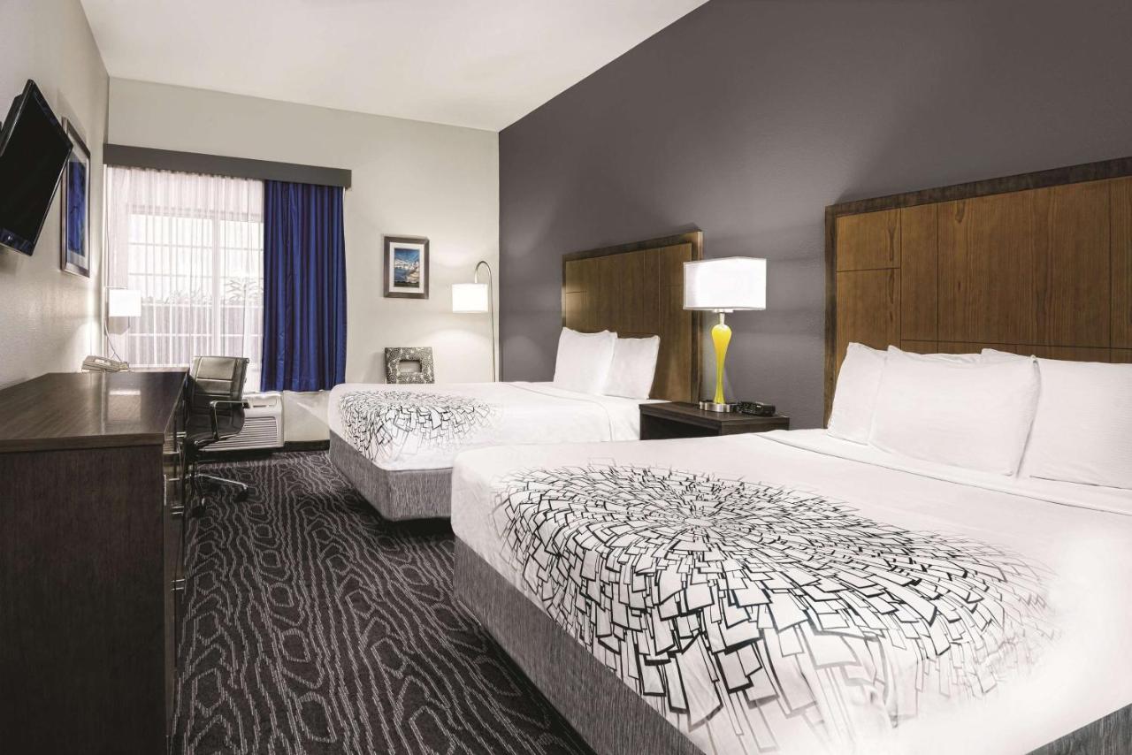 Queen Room with Two Queen Beds with Tub and Countryside View - Mobility Access/Non-Smoking at La Quinta Inn & Suites by Wyndham Mercedes Outlet Mall