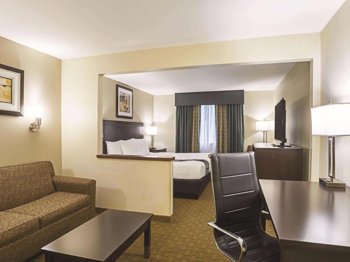 King Suite at La Quinta Inn by Wyndham Olympia - Lacey