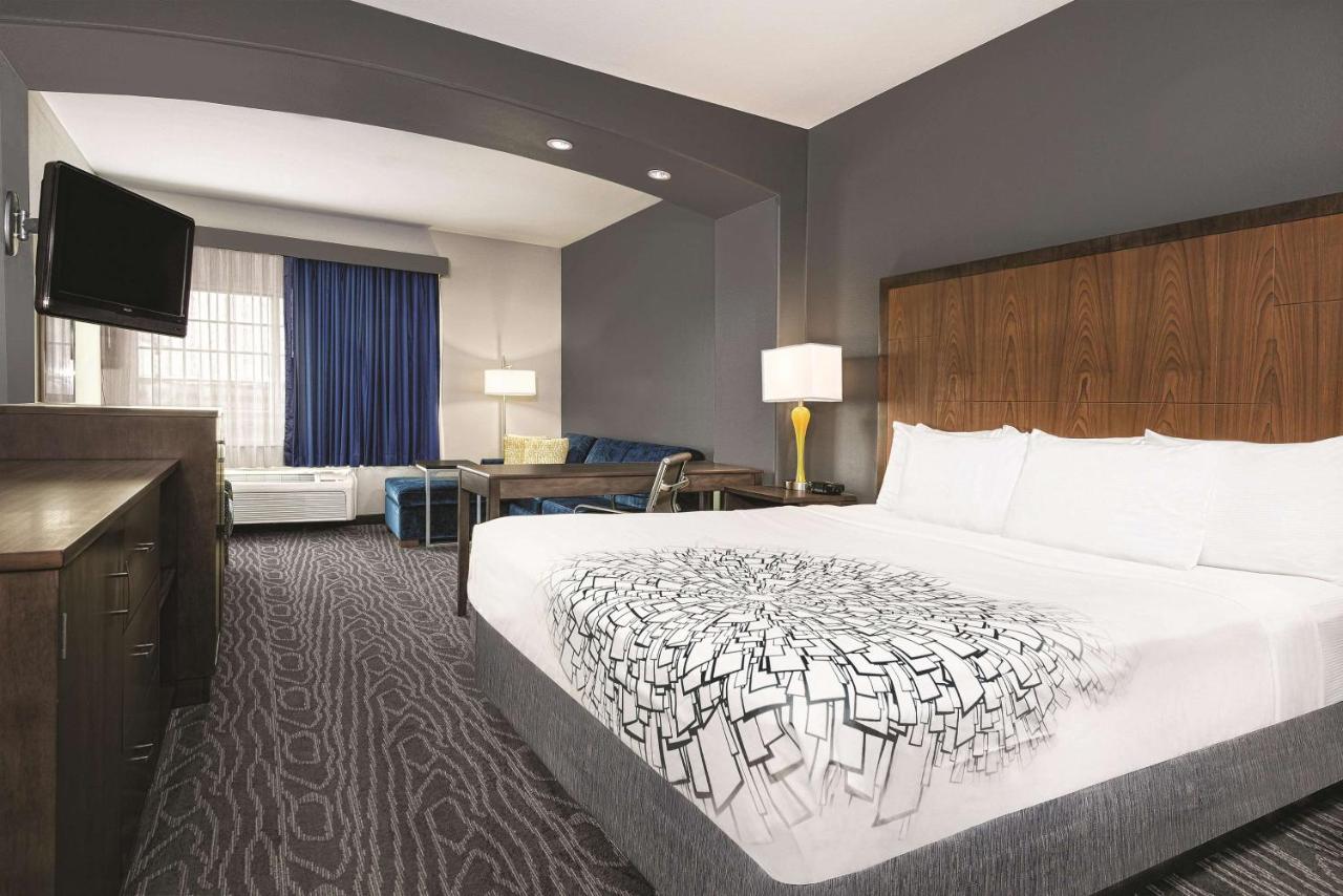 Executive King Room at La Quinta Inn & Suites by Wyndham Mercedes Outlet Mall