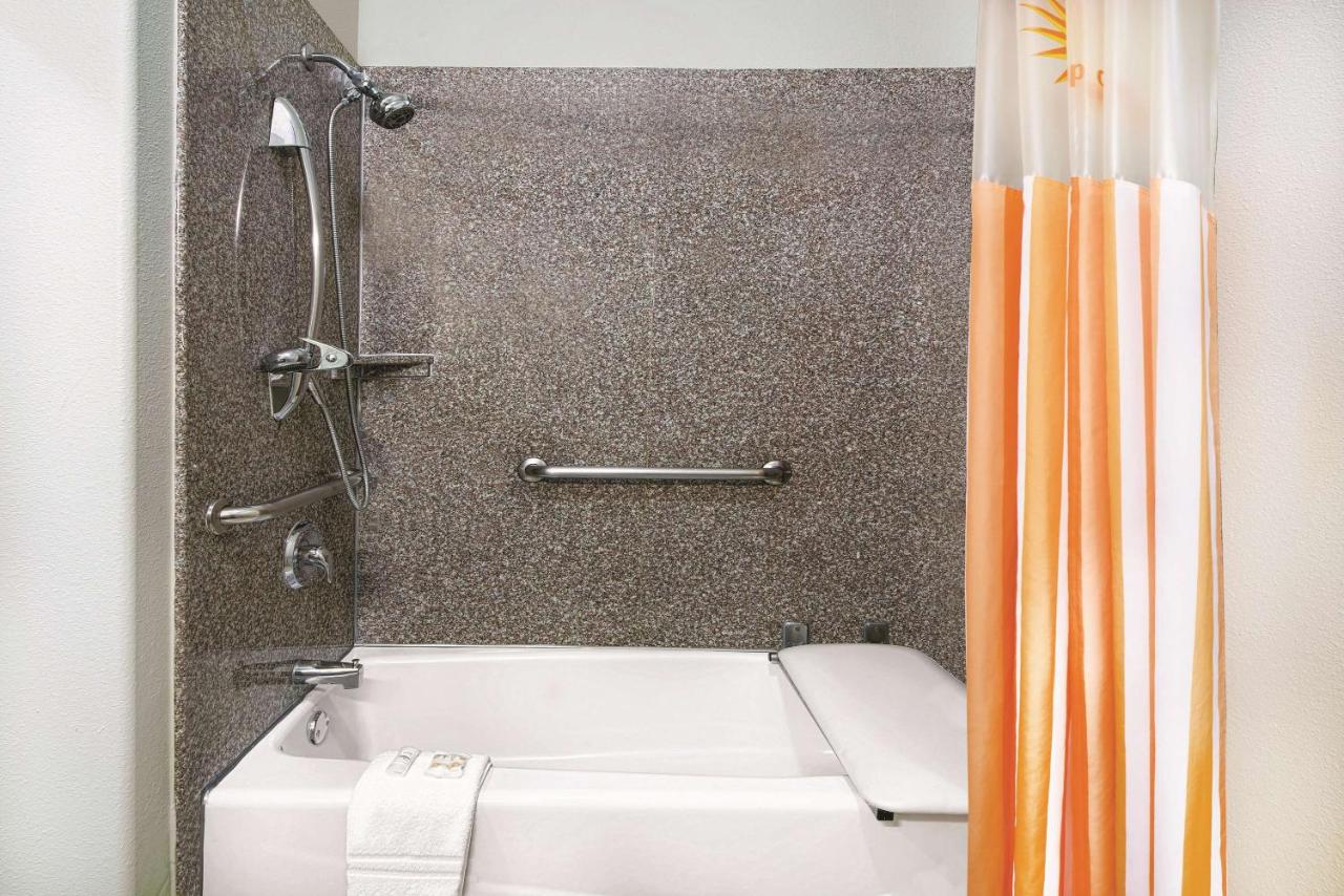 King Room with Tub and Countryside View - Mobility Access/Non-Smoking at La Quinta Inn & Suites by Wyndham Mercedes Outlet Mall