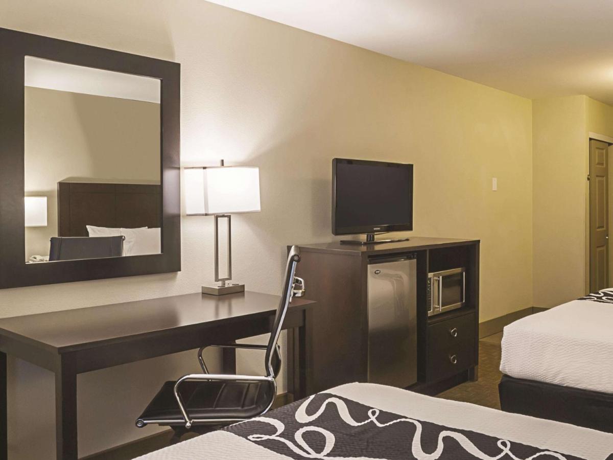Queen Room with Two Queen Beds - Mobility Access at La Quinta Inn by Wyndham Olympia - Lacey