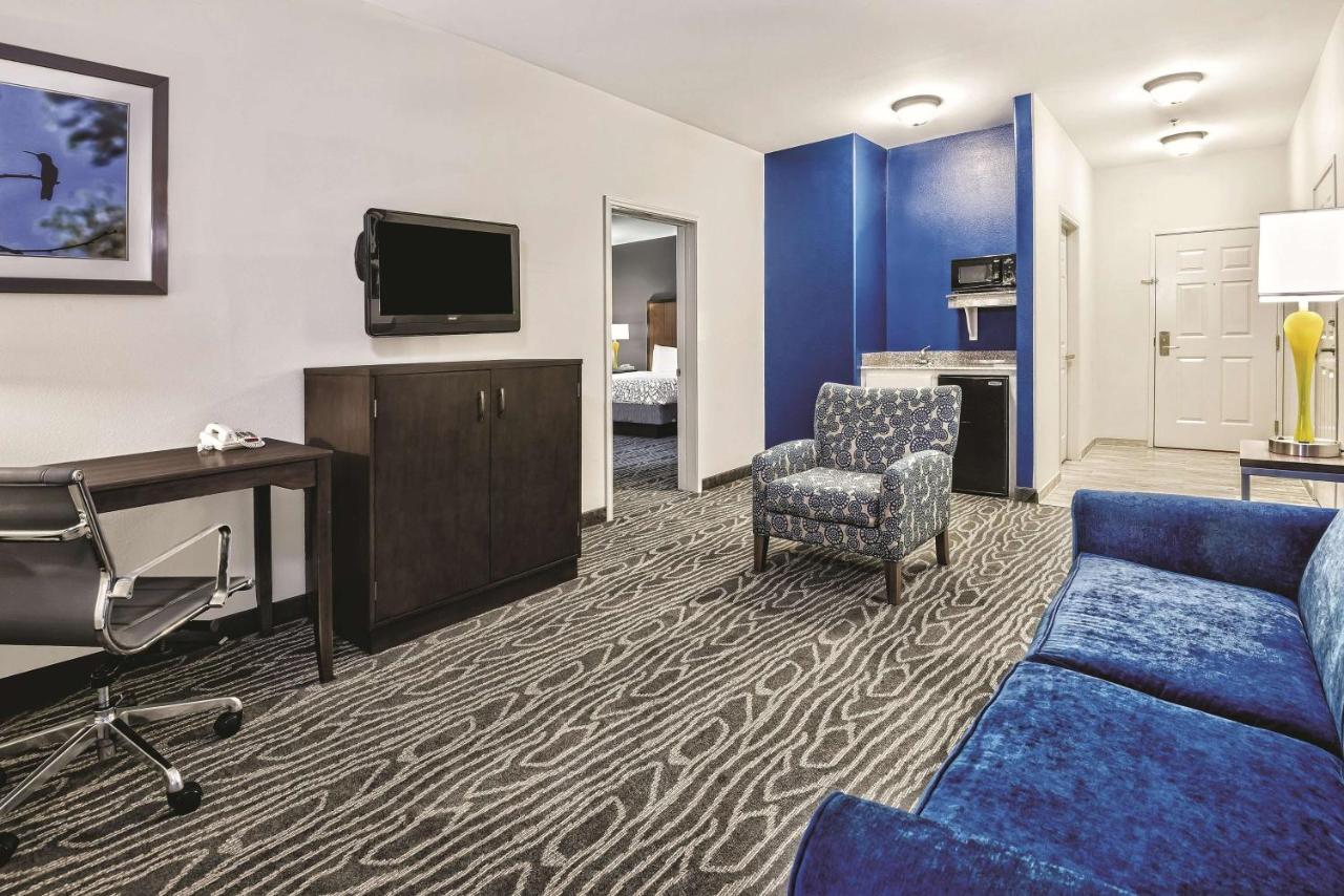 King Suite with Countryside View - Non-Smoking at La Quinta Inn & Suites by Wyndham Mercedes Outlet Mall