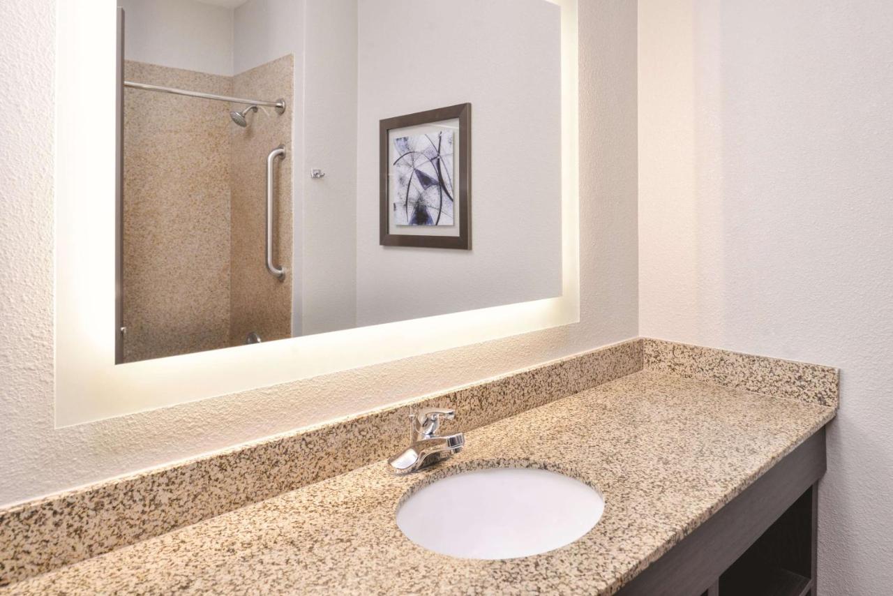 King Room at La Quinta Inn & Suites by Wyndham Abilene Mall