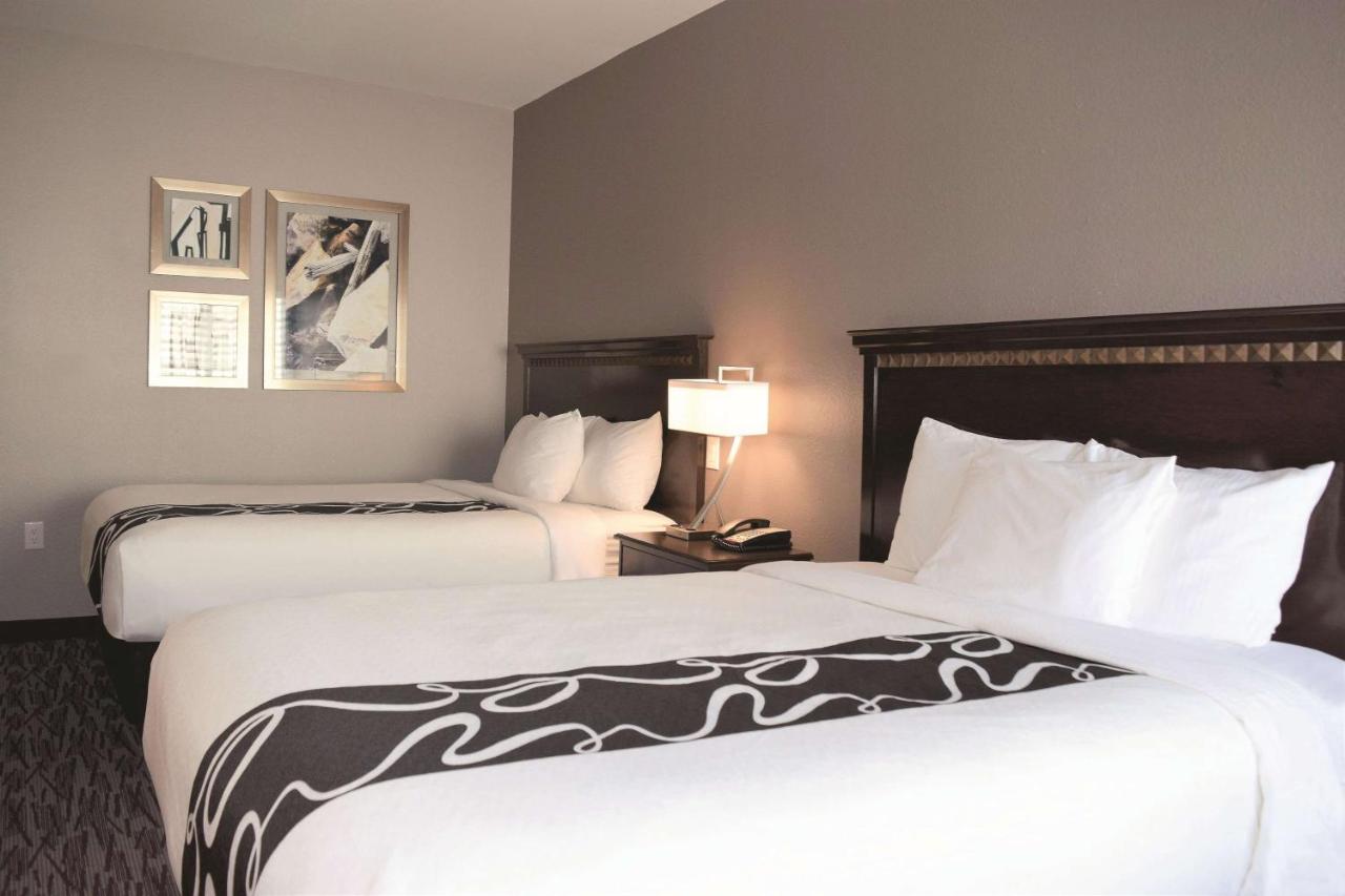 Queen Room with Two Queen Beds and Bath Tub - Mobility/Hearing Accessible - Smoking at La Quinta Inn & Suites by Wyndham Abilene Mall