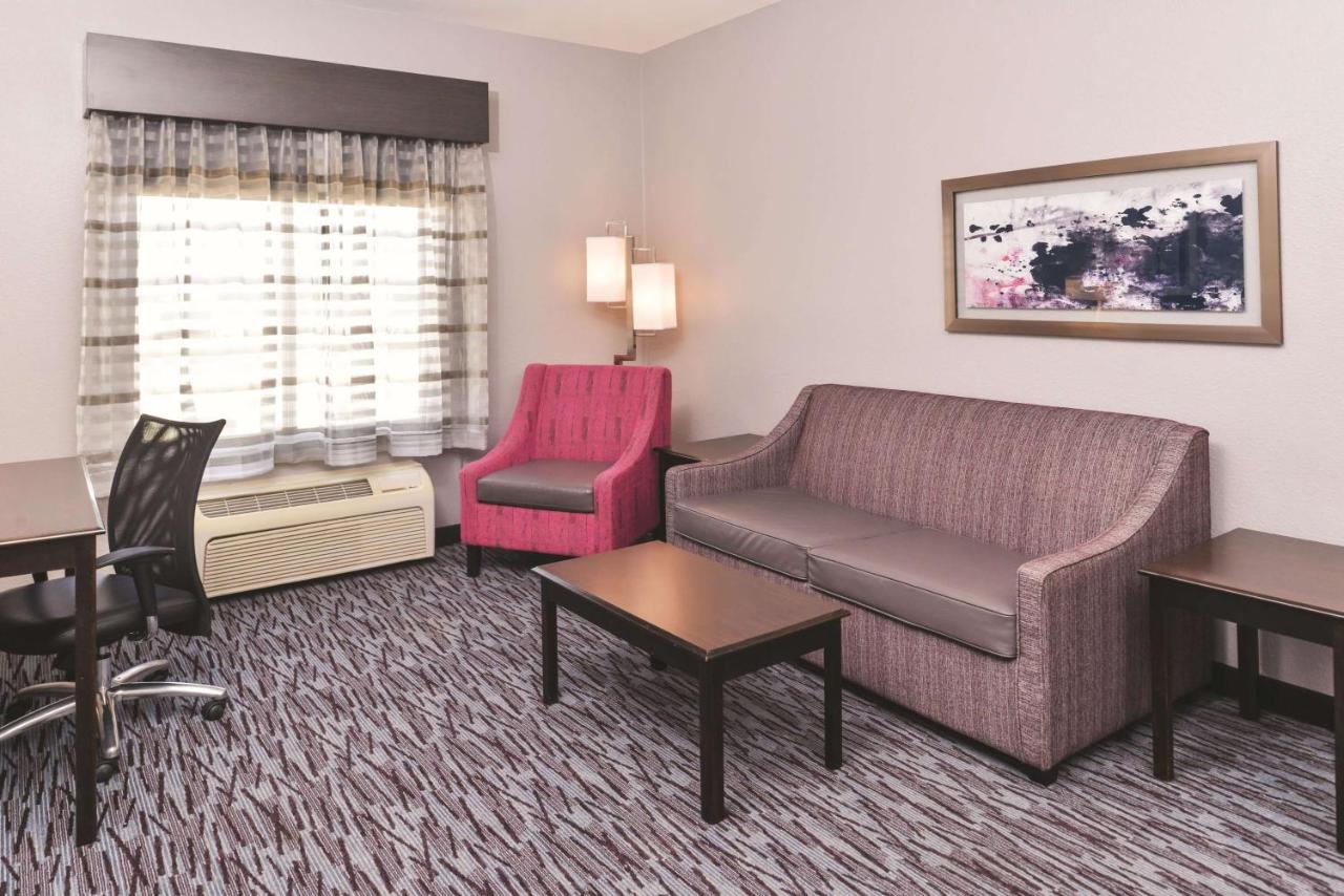 King Suite at La Quinta Inn & Suites by Wyndham Abilene Mall