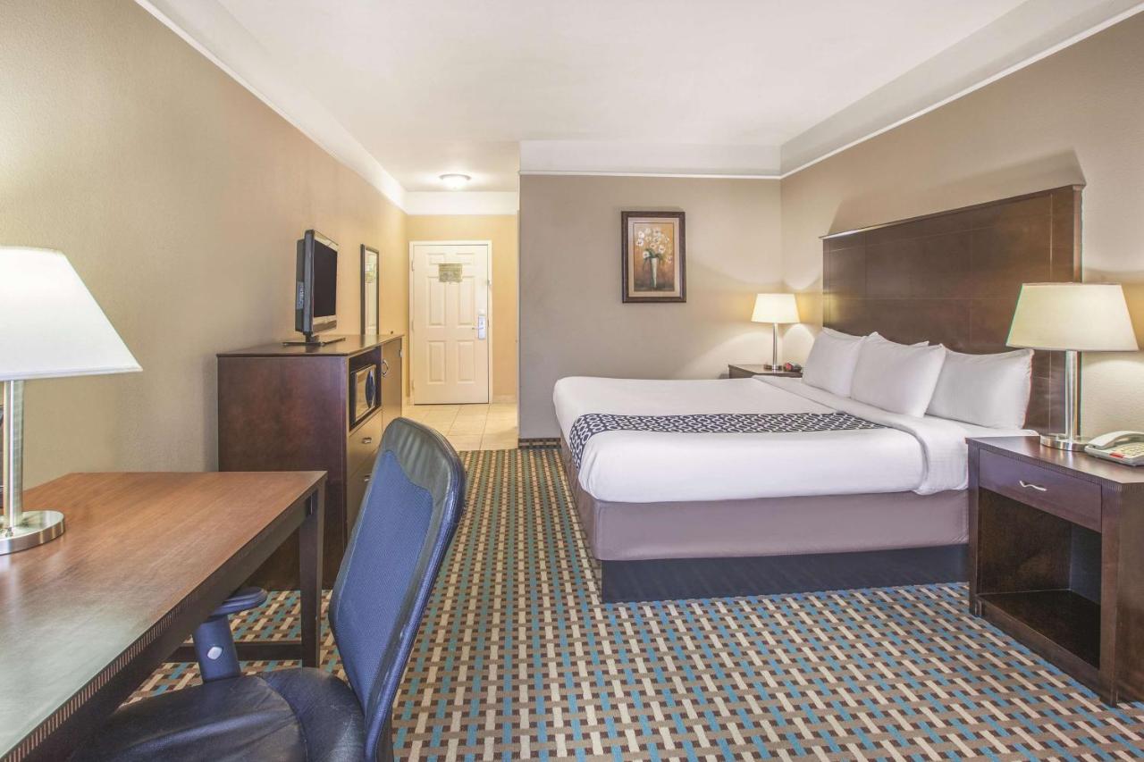 Deluxe King Room at La Quinta Inn & Suites by Wyndham Bay City
