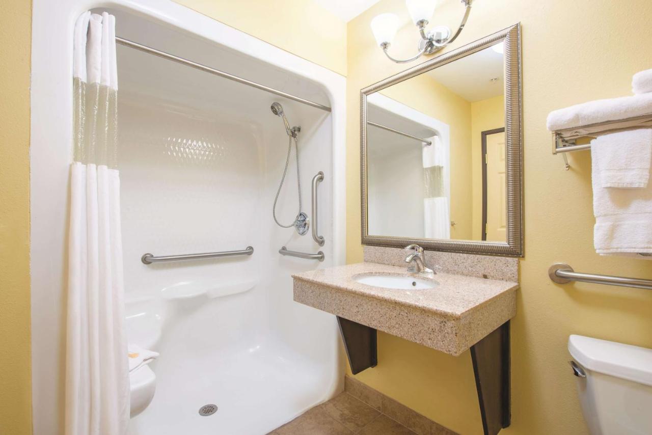 King Room - Disability Access at La Quinta Inn & Suites by Wyndham Tulsa Airpt / Expo Square