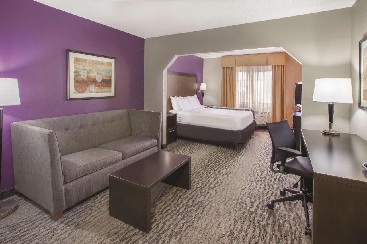 1 King Bed, Deluxe, Non-Smoking at La Quinta Inn & Suites by Wyndham Erie