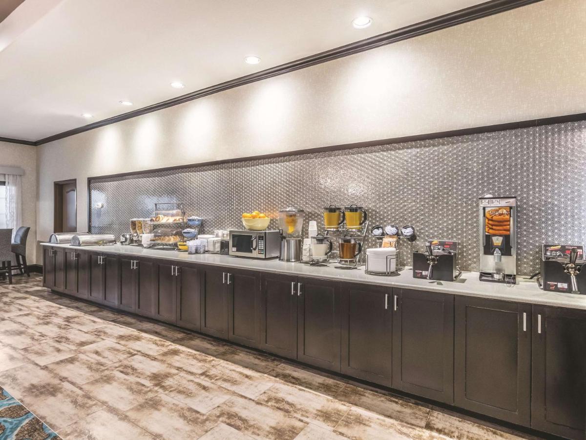 One-Bedroom King Suite - Non-Smoking at La Quinta Inn & Suites by Wyndham Dallas Grand Prairie South