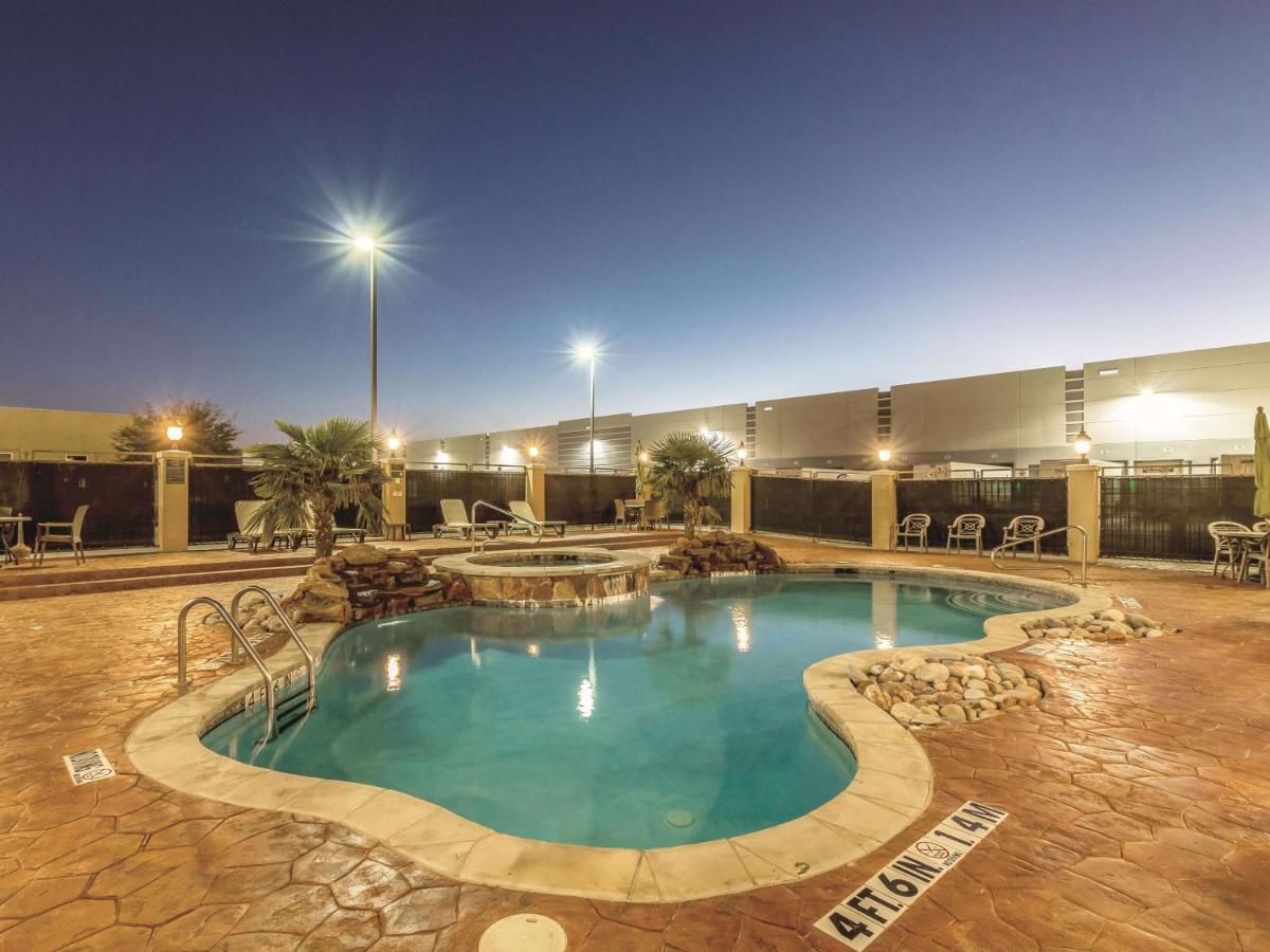 One-Bedroom King Suite - Non-Smoking at La Quinta Inn & Suites by Wyndham Dallas Grand Prairie South