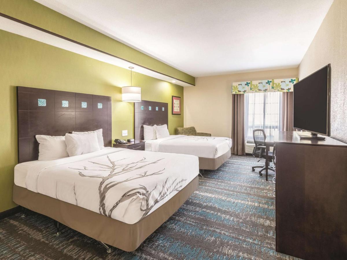 Queen Room with Two Queen Beds and Bath Tub - Mobility/Hearing Access - Non-Smoking at La Quinta Inn & Suites by Wyndham Dallas Grand Prairie South