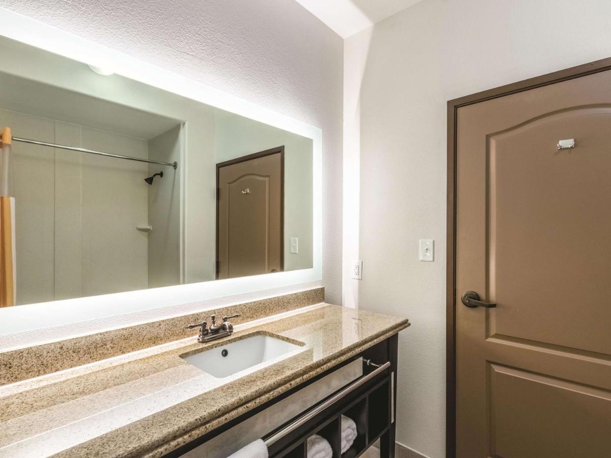 Deluxe Queen Room with Two Queen Beds at La Quinta Inn & Suites by Wyndham Dallas Grand Prairie South