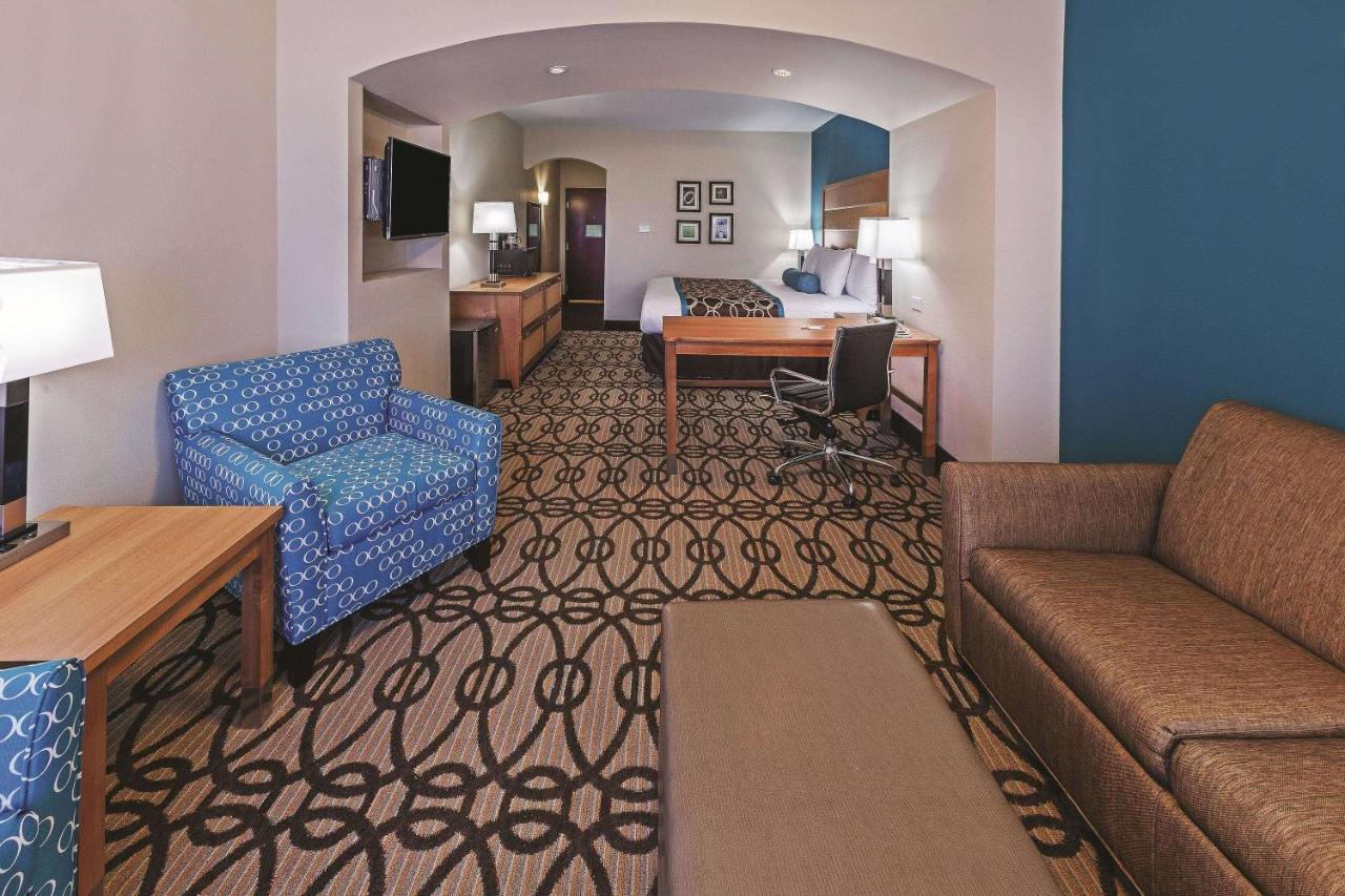 Deluxe King Room - Mobility Access/Non-Smoking at La Quinta by Wyndham Houston Willowbrook Vintage Park