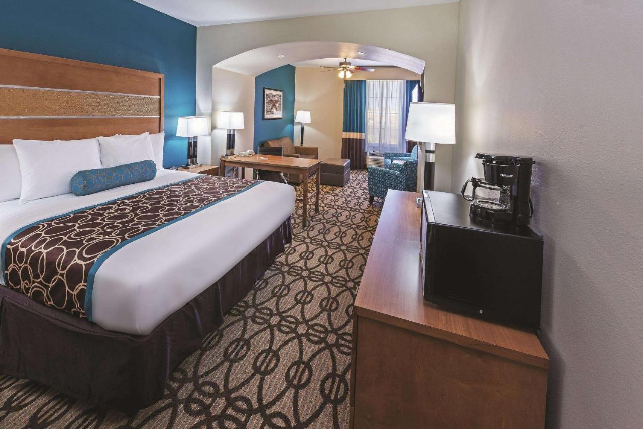 Executive King Suite with Sofa Bed at La Quinta by Wyndham Houston Willowbrook Vintage Park