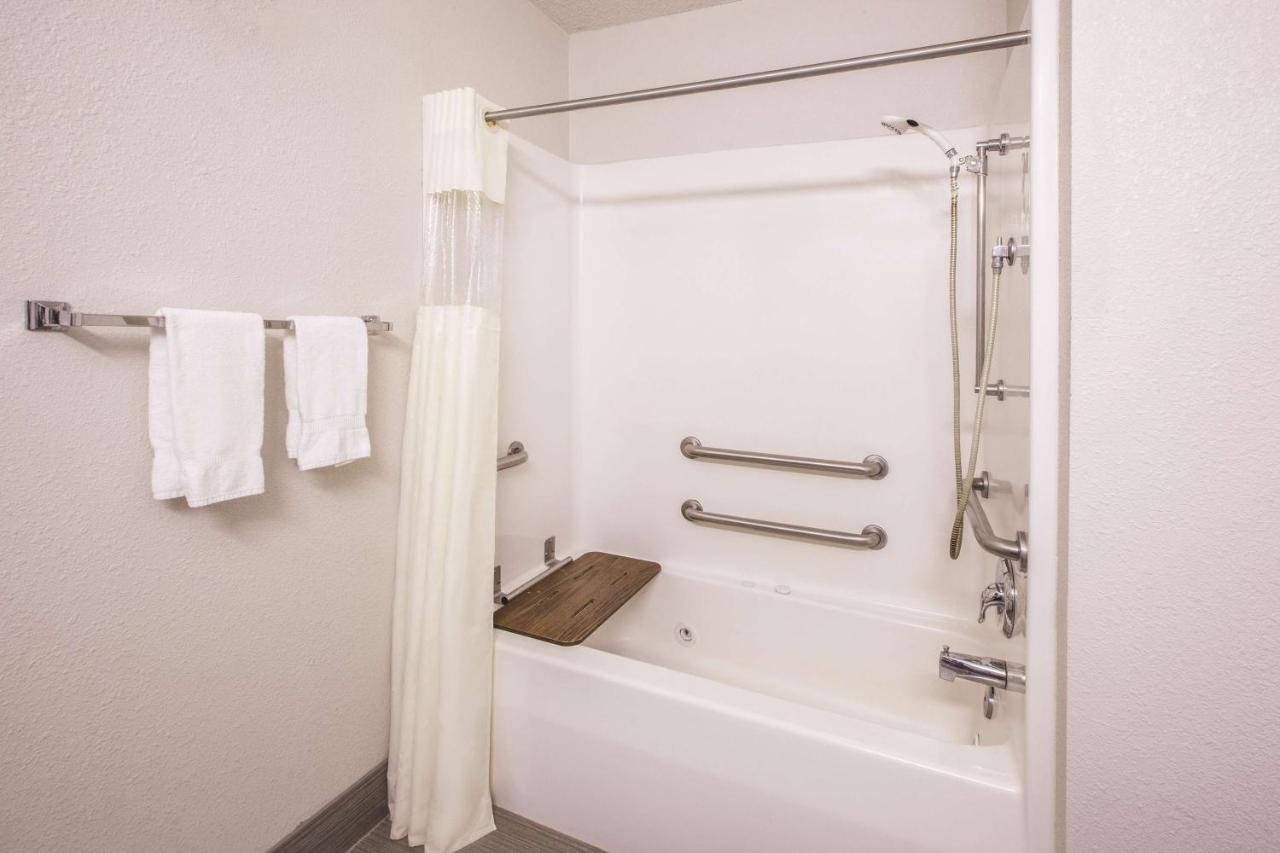 King Room - Disability Access at La Quinta Inn & Suites by Wyndham Erie