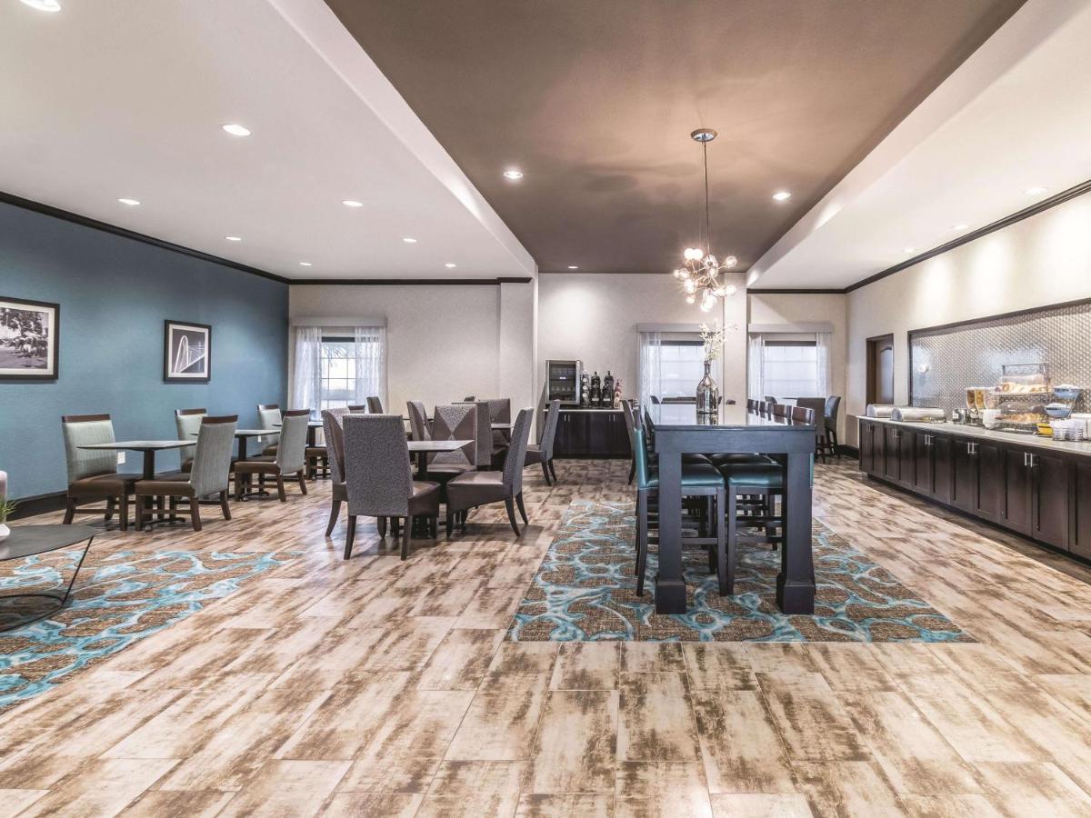 One-Bedroom King Suite - Non-Smoking at La Quinta Inn & Suites by Wyndham Dallas Grand Prairie South