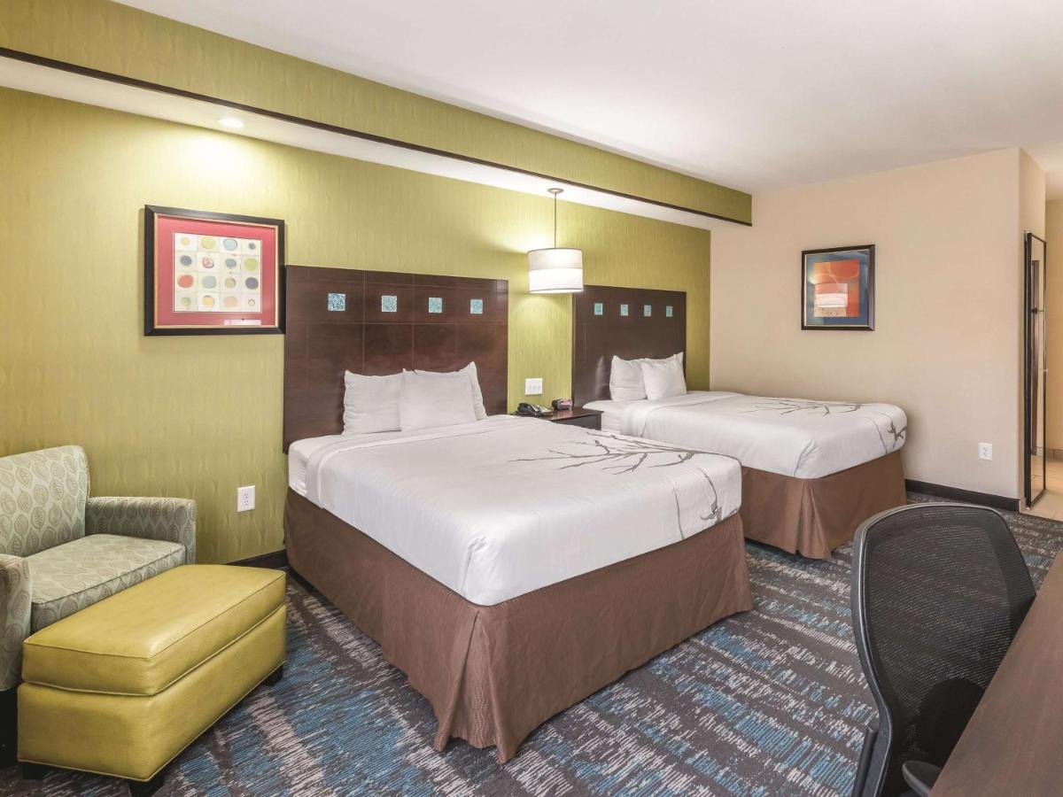 Queen Room with Two Queen Beds and Bath Tub - Mobility/Hearing Access - Non-Smoking at La Quinta Inn & Suites by Wyndham Dallas Grand Prairie South