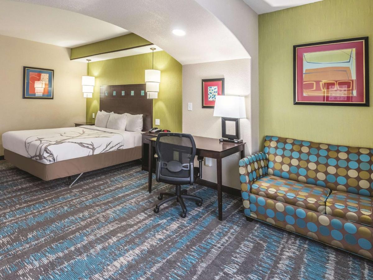 One-Bedroom King Suite - Non-Smoking at La Quinta Inn & Suites by Wyndham Dallas Grand Prairie South
