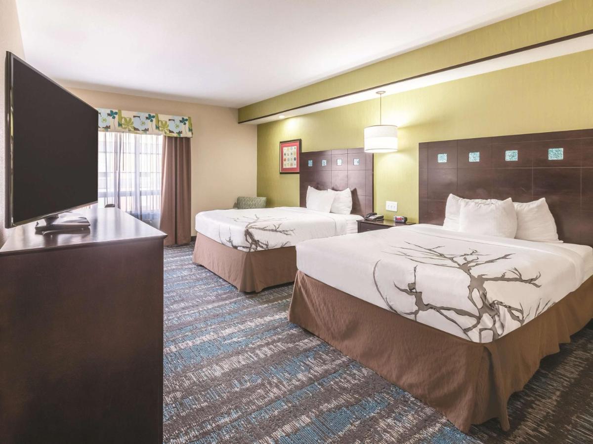 Queen Room with Two Queen Beds and Bath Tub - Mobility/Hearing Access - Non-Smoking at La Quinta Inn & Suites by Wyndham Dallas Grand Prairie South