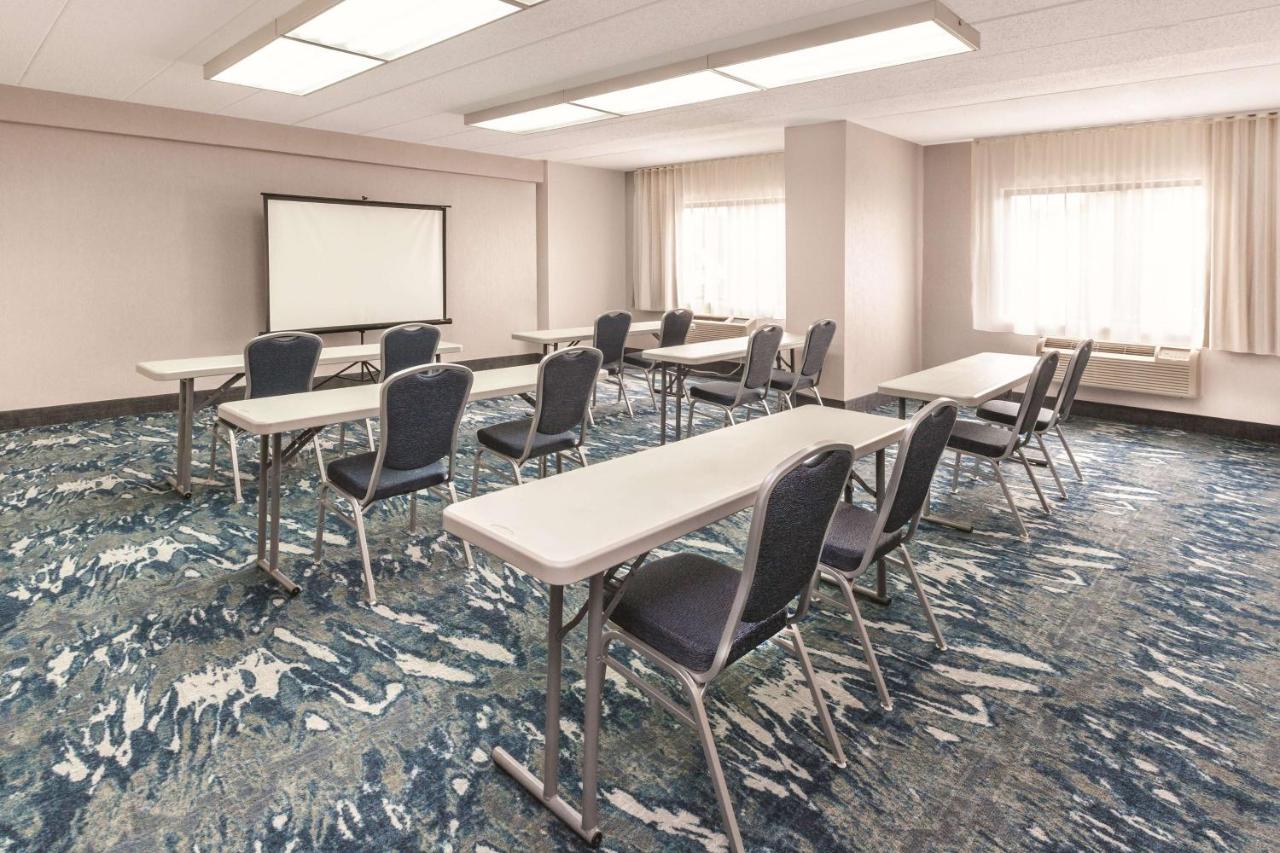 | La Quinta by Wyndham Philadelphia Airport
